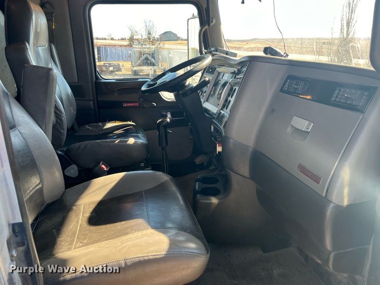 image for item LD9974 2013 Kenworth T800 grapple crane truck