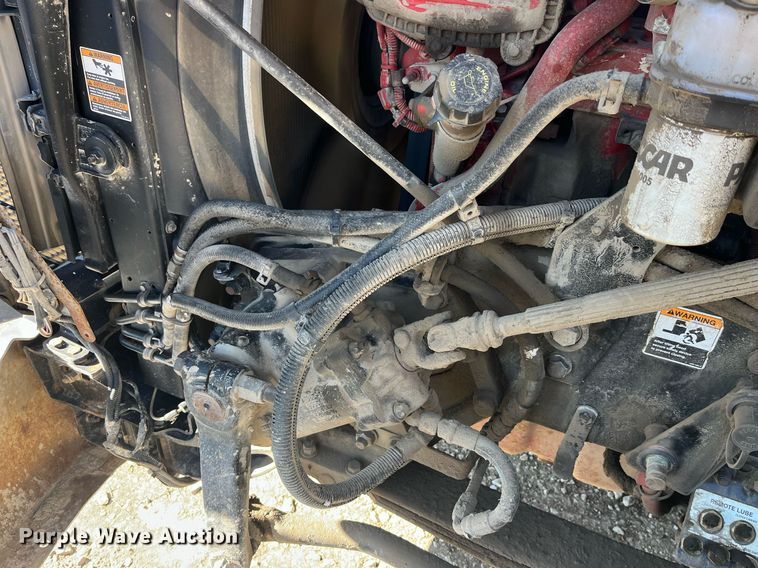 image for item LD9974 2013 Kenworth T800 grapple crane truck