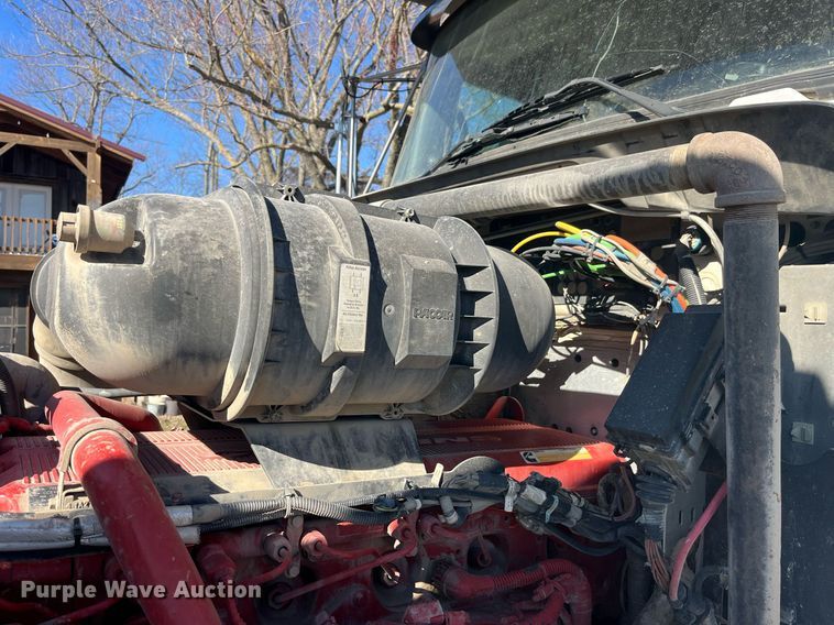 image for item LD9974 2013 Kenworth T800 grapple crane truck