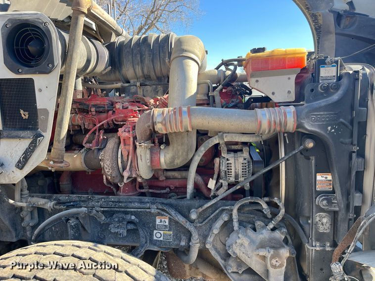 image for item LD9974 2013 Kenworth T800 grapple crane truck