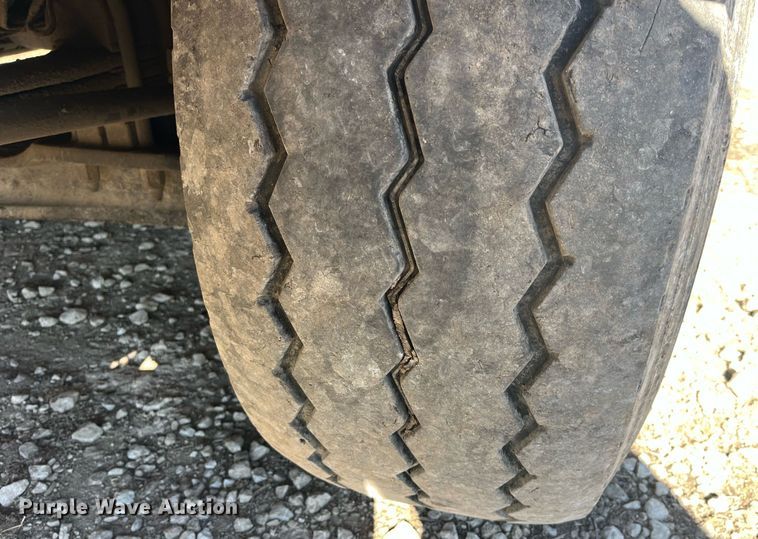 image for item LD9974 2013 Kenworth T800 grapple crane truck