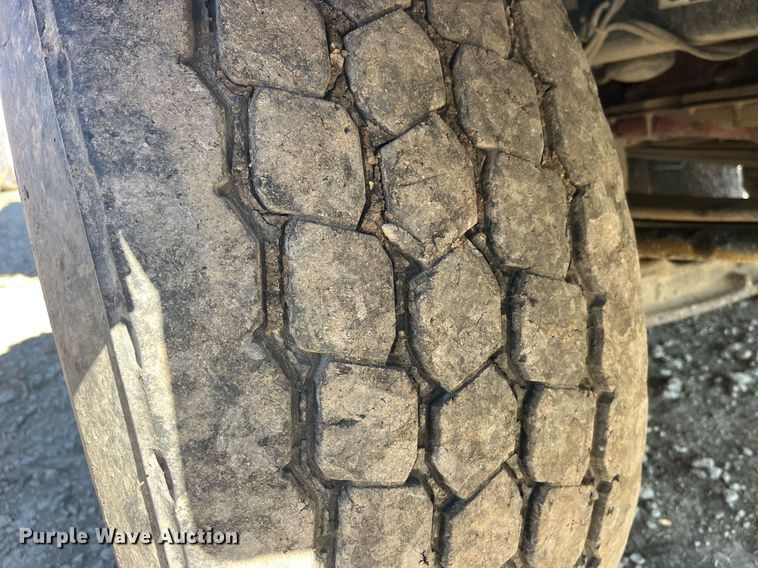 image for item LD9974 2013 Kenworth T800 grapple crane truck