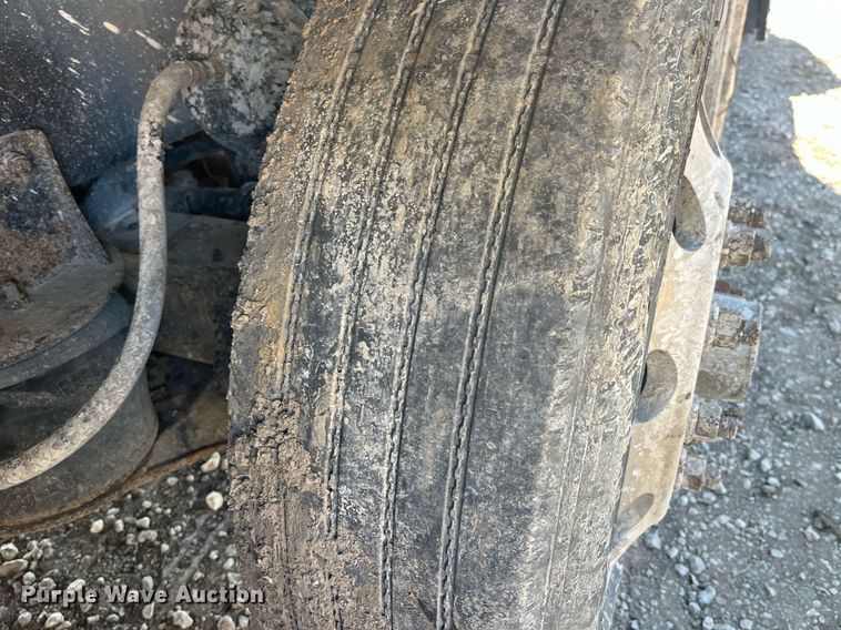 image for item LD9974 2013 Kenworth T800 grapple crane truck