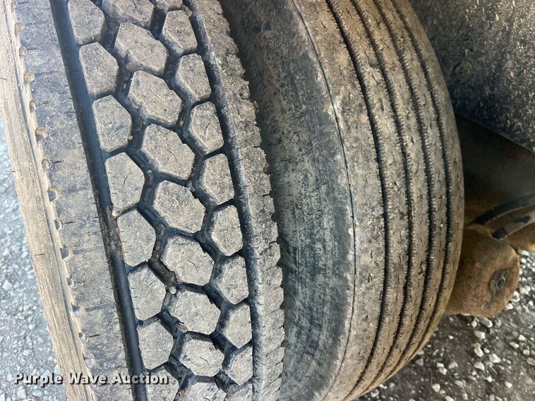 image for item LD9974 2013 Kenworth T800 grapple crane truck