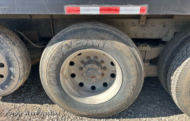 image for item LD9974 2013 Kenworth T800 grapple crane truck