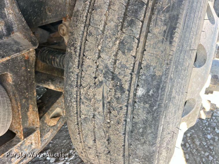 image for item LD9974 2013 Kenworth T800 grapple crane truck