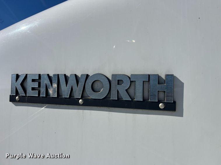 image for item LD9974 2013 Kenworth T800 grapple crane truck