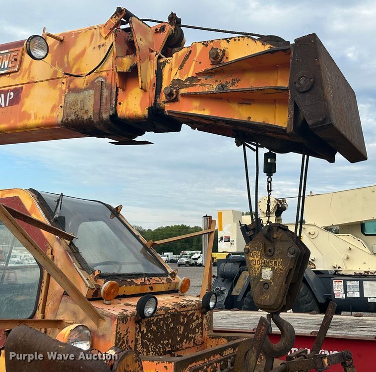 image for item LV9031 Pettibone 25RS crane