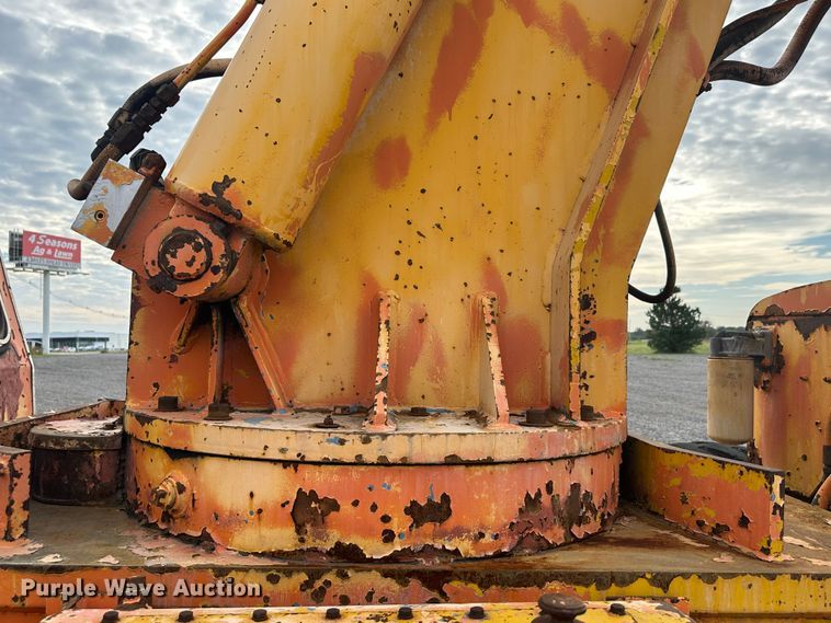 image for item LV9031 Pettibone 25RS crane