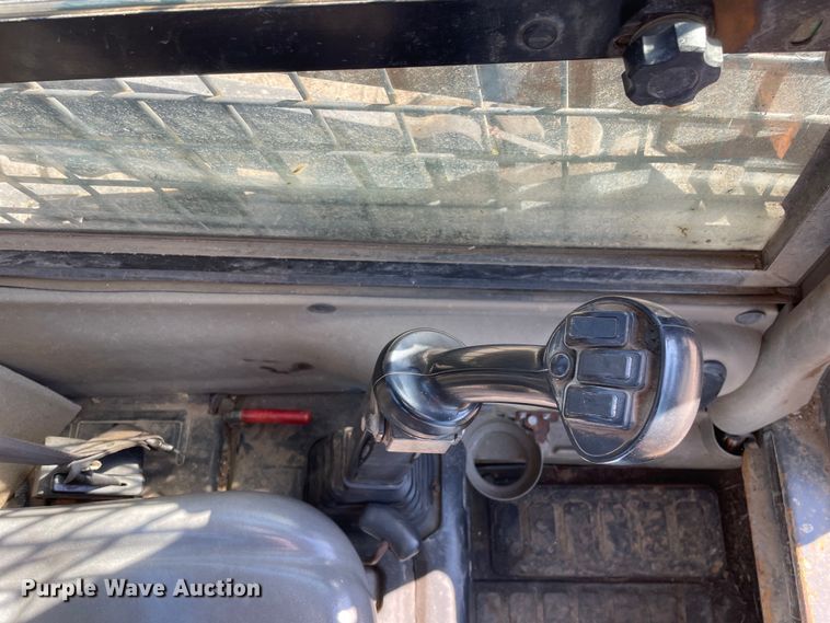 image for item LW9016 2011 Case SV185 skid steer loader