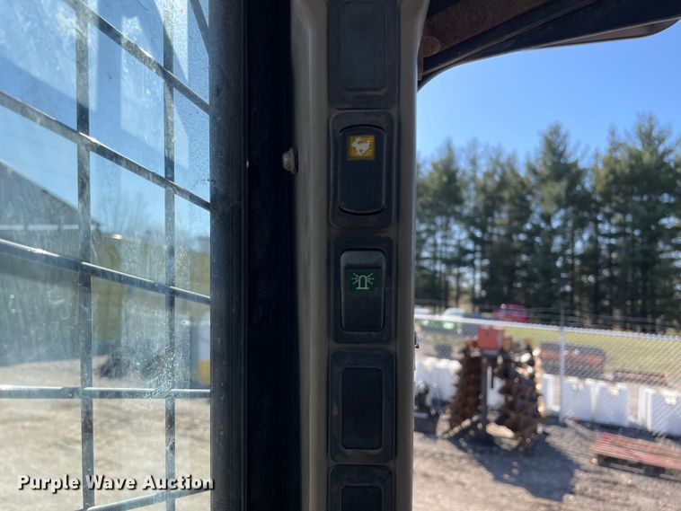 image for item LW9016 2011 Case SV185 skid steer loader