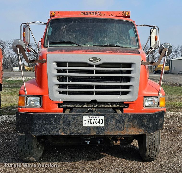 image for item MA9282 2001 Sterling L7500 dump truck