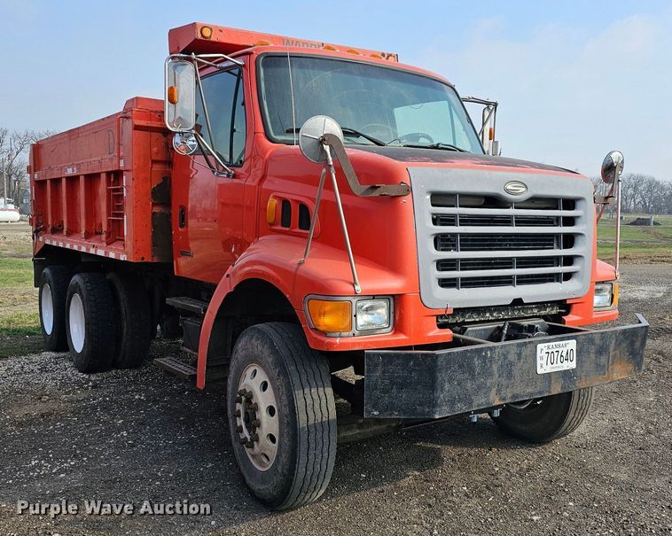 image for item MA9282 2001 Sterling L7500 dump truck