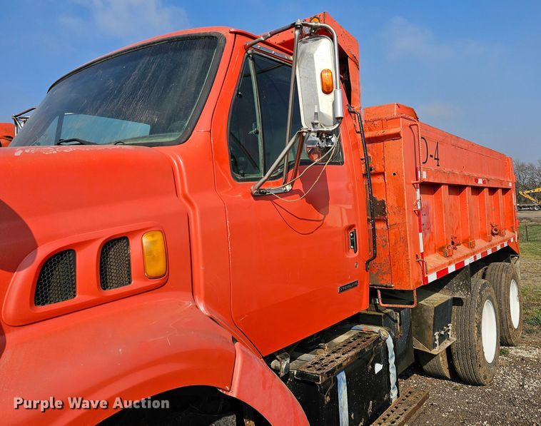 image for item MA9282 2001 Sterling L7500 dump truck