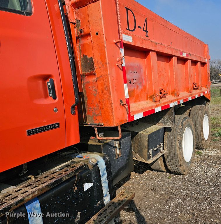 image for item MA9282 2001 Sterling L7500 dump truck