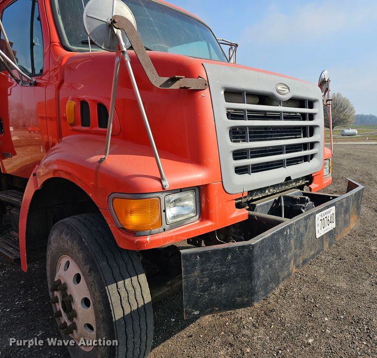 image for item MA9282 2001 Sterling L7500 dump truck