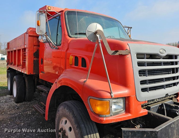 image for item MA9282 2001 Sterling L7500 dump truck