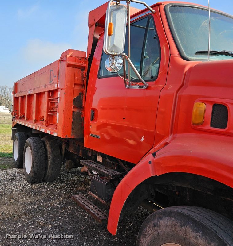 image for item MA9282 2001 Sterling L7500 dump truck