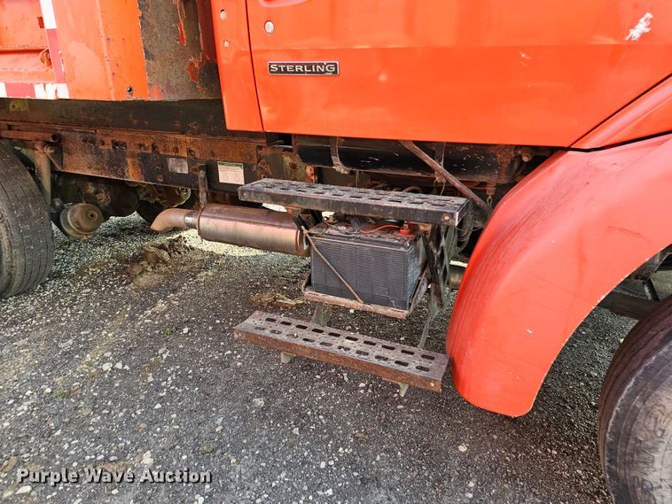 image for item MA9282 2001 Sterling L7500 dump truck