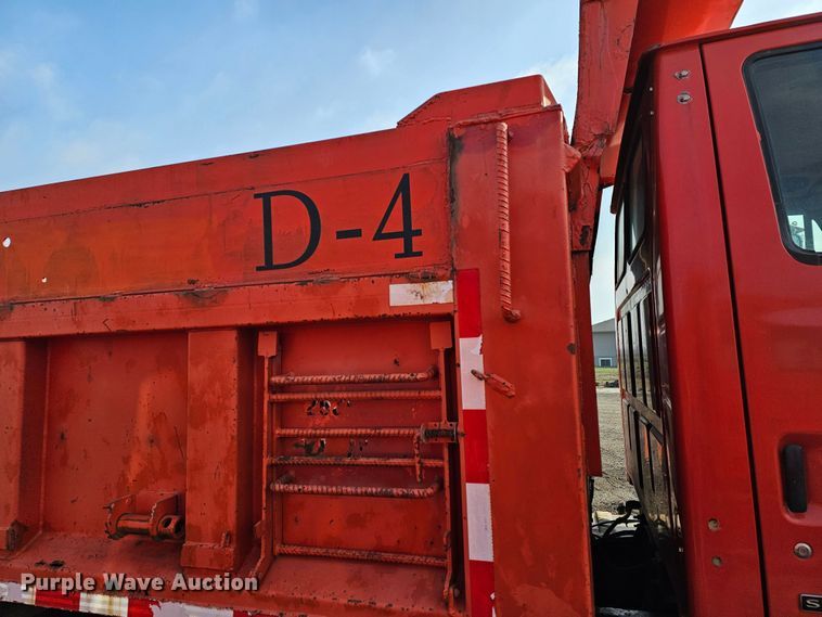 image for item MA9282 2001 Sterling L7500 dump truck