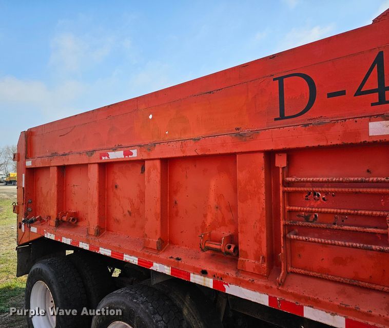 image for item MA9282 2001 Sterling L7500 dump truck