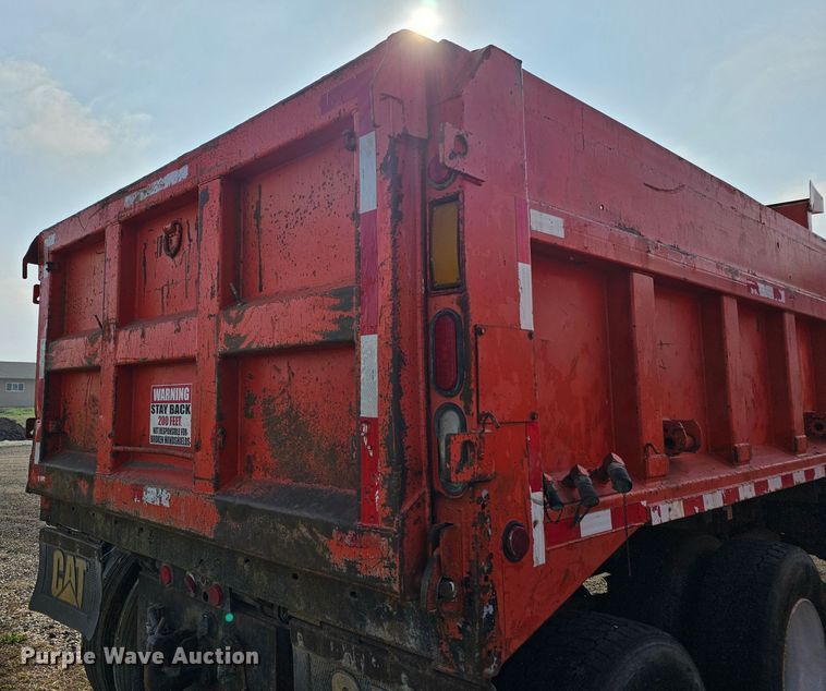 image for item MA9282 2001 Sterling L7500 dump truck