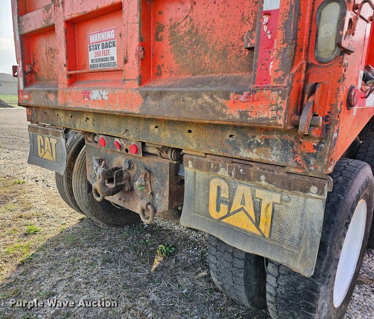 image for item MA9282 2001 Sterling L7500 dump truck