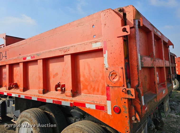 image for item MA9282 2001 Sterling L7500 dump truck