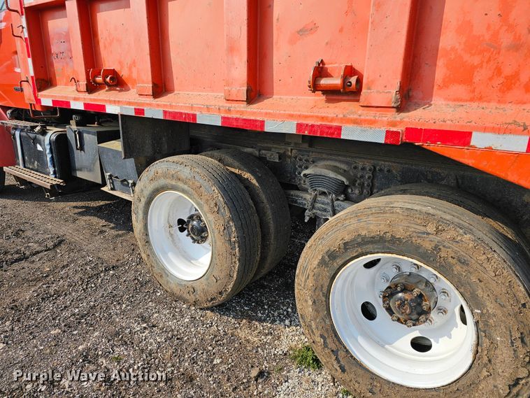image for item MA9282 2001 Sterling L7500 dump truck