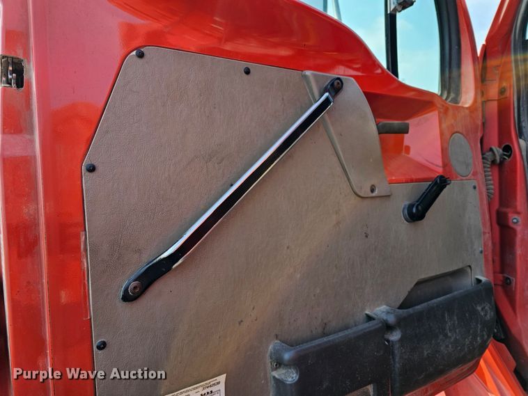 image for item MA9282 2001 Sterling L7500 dump truck