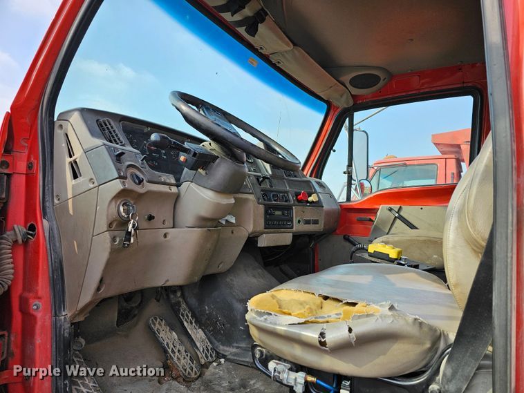 image for item MA9282 2001 Sterling L7500 dump truck