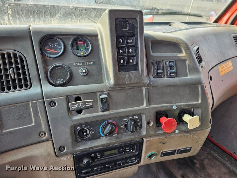 image for item MA9282 2001 Sterling L7500 dump truck