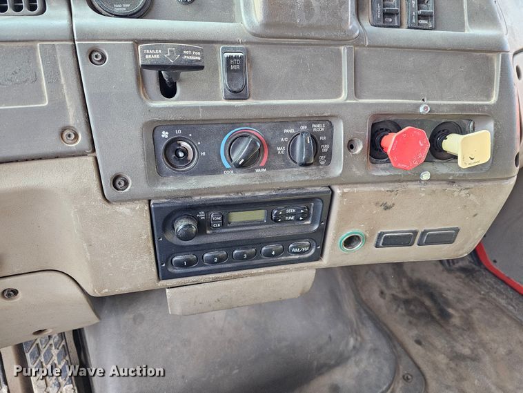 image for item MA9282 2001 Sterling L7500 dump truck