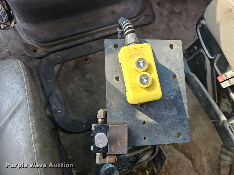 image for item MA9282 2001 Sterling L7500 dump truck