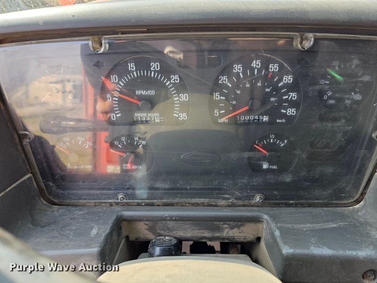 image for item MA9282 2001 Sterling L7500 dump truck