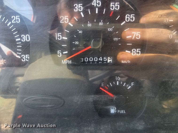 image for item MA9282 2001 Sterling L7500 dump truck