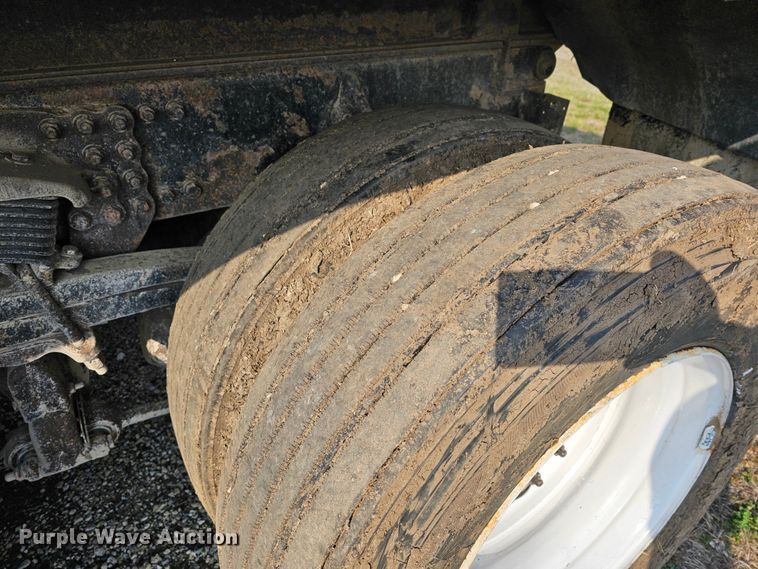 image for item MA9282 2001 Sterling L7500 dump truck