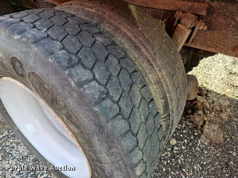 image for item MA9282 2001 Sterling L7500 dump truck