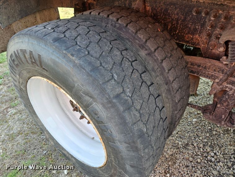 image for item MA9282 2001 Sterling L7500 dump truck