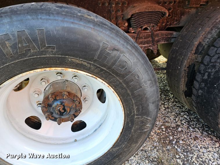 image for item MA9282 2001 Sterling L7500 dump truck