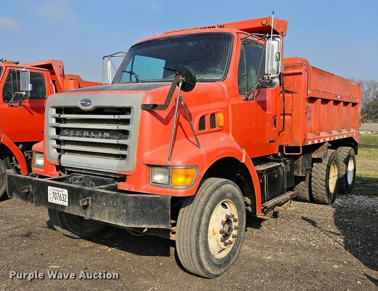 image for item MA9283 2001 Sterling L7500 dump truck