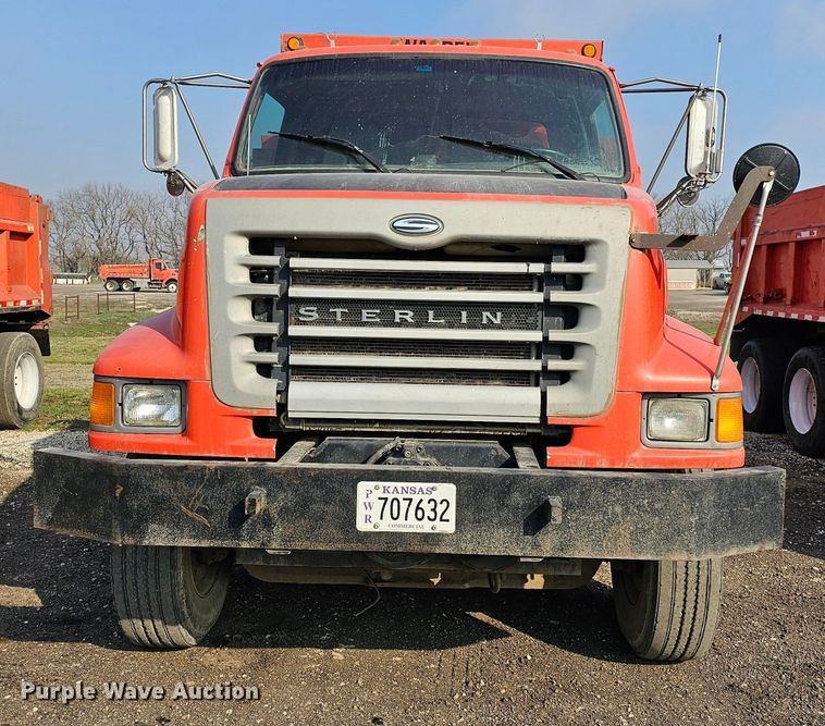 image for item MA9283 2001 Sterling L7500 dump truck
