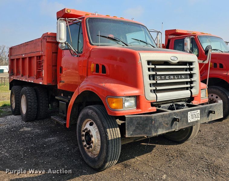 image for item MA9283 2001 Sterling L7500 dump truck