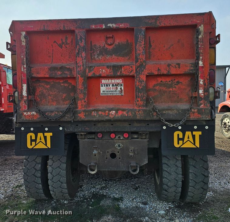 image for item MA9283 2001 Sterling L7500 dump truck