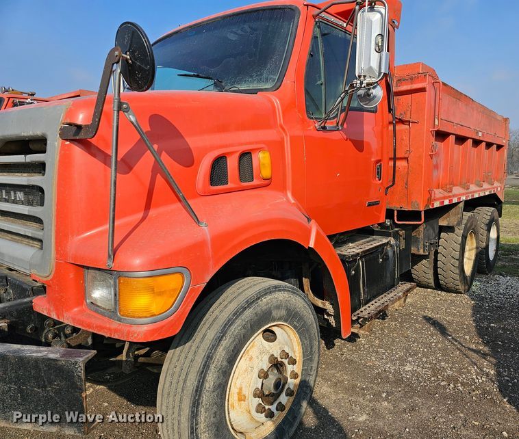 image for item MA9283 2001 Sterling L7500 dump truck