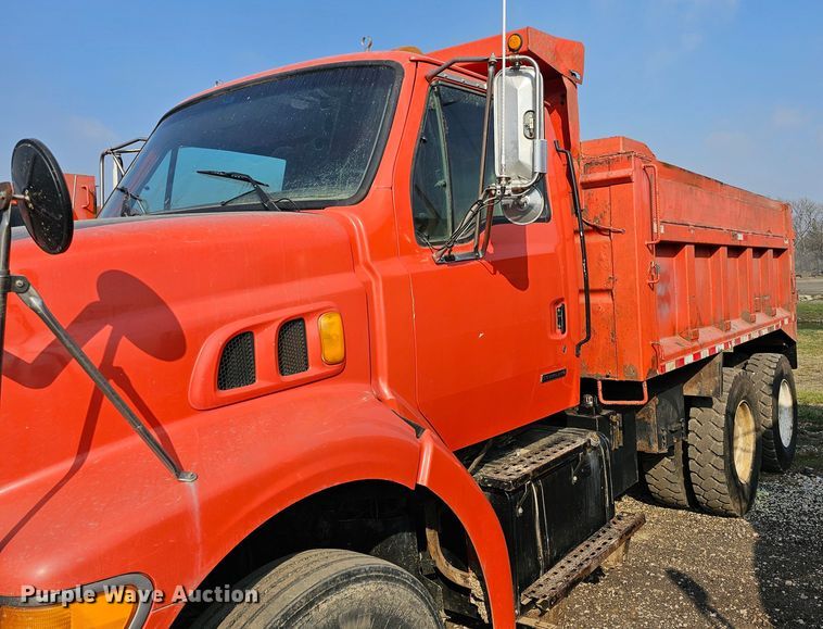 image for item MA9283 2001 Sterling L7500 dump truck
