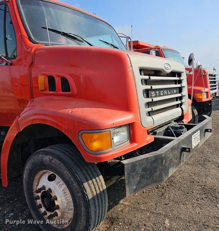 image for item MA9283 2001 Sterling L7500 dump truck