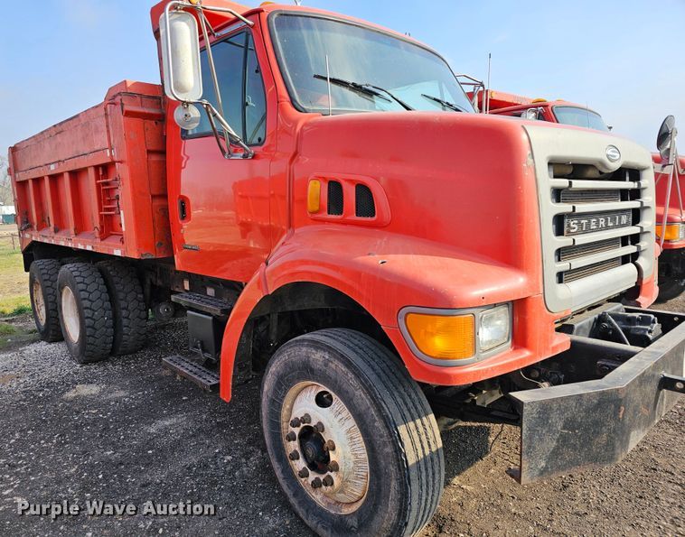 image for item MA9283 2001 Sterling L7500 dump truck