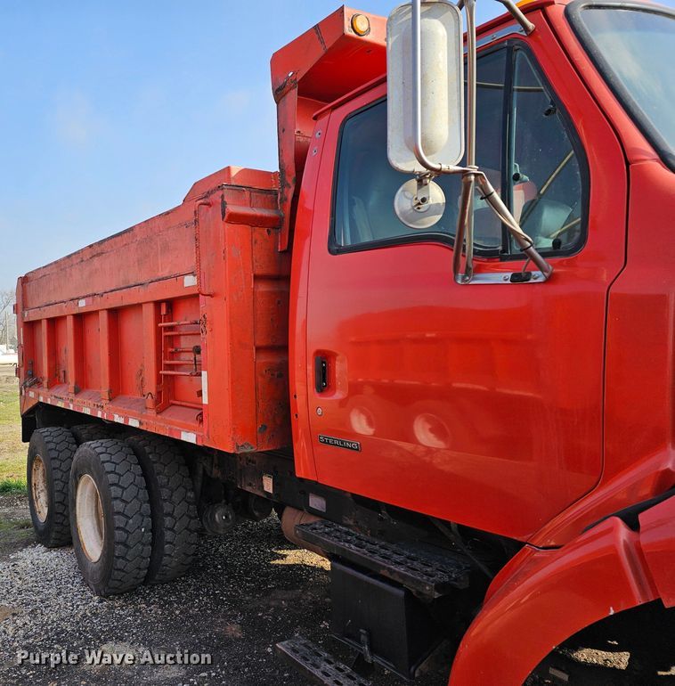 image for item MA9283 2001 Sterling L7500 dump truck
