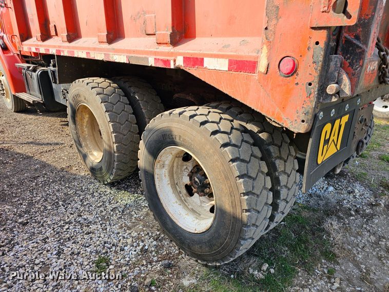 image for item MA9283 2001 Sterling L7500 dump truck